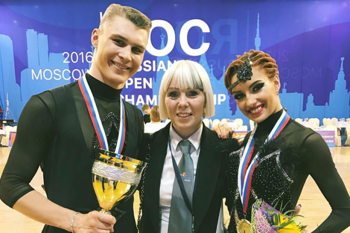 Виктор Бычков - Алина Атаманчук, Елена Дурдина